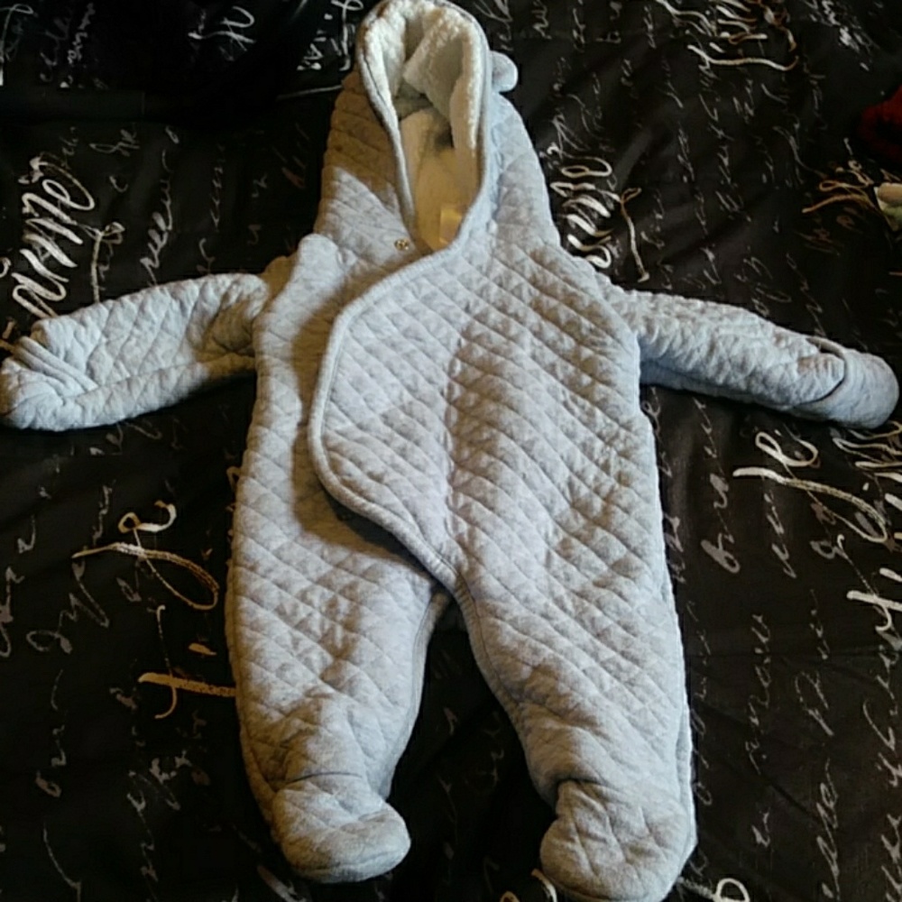Baby snowsuit from Carter's. The size is 3m.